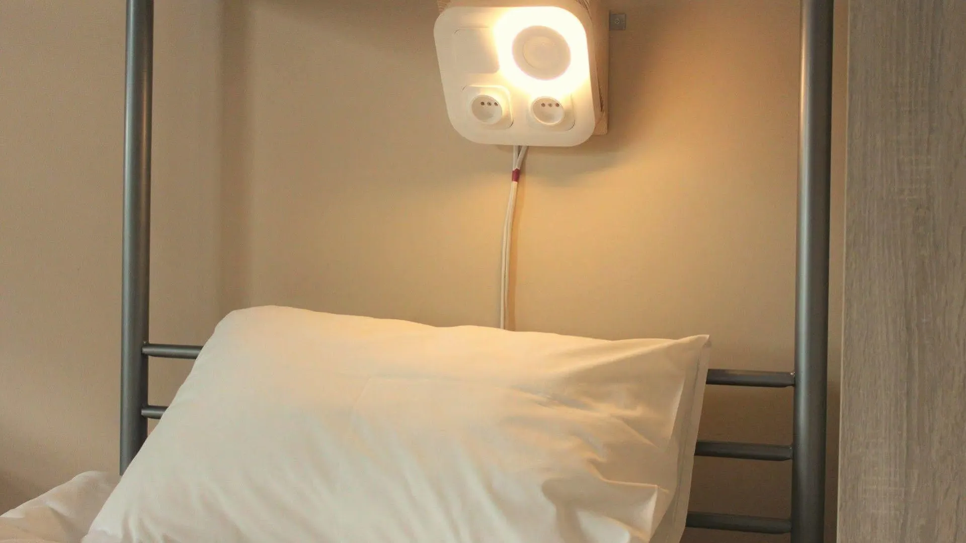 Green Wood Hostel Airport