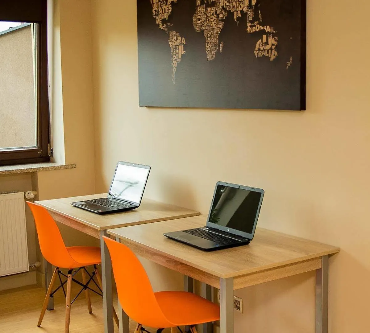 Green Wood Hostel Airport Польша